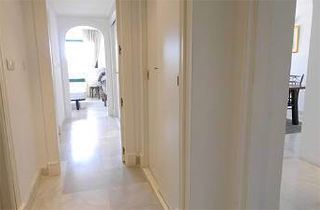 Middle floor Apartment for sale St Andrews | Cabopino Marbella hallway